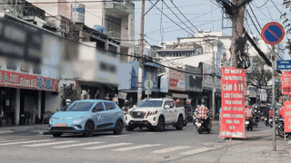 Tan Ky Tan Quy street is clear on the first day of one-way car ban for Metro Line 2 construction.