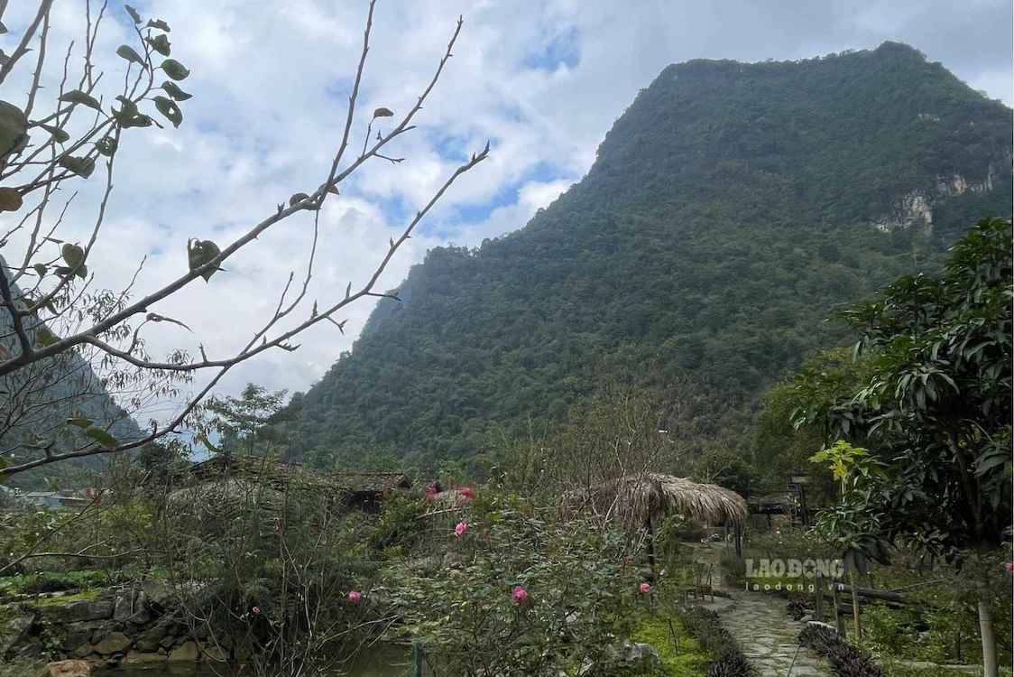 El pronóstico del tiempo para la región noroeste de hoy ayuda a los turistas a consultar información antes de explorar y experimentar actividades al aire libre. Foto: Linh Dan