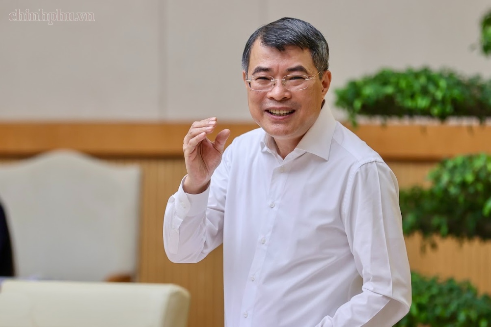 Regarding the draft Law on Housing (amended), Politburo Member, Prime Minister Le Minh Hung requested to clearly stipulate the framework criteria for limiting land subdivision for sale. Photo: Chinhphu. vn