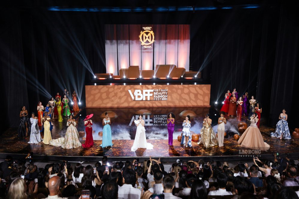 Người đẹp Miss World 2026 có các hoạt động tại Libera Nha Trang. Ảnh: Hữu Long