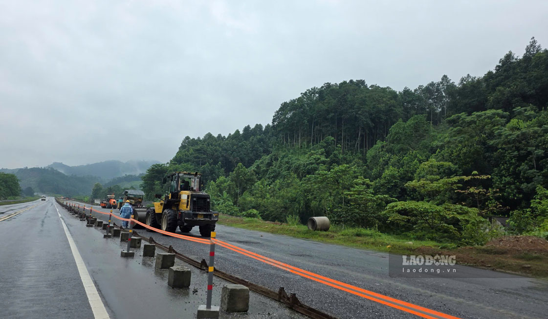 The Noi Bai - Lao Cai expressway expansion project has a total investment of nearly 7,700 billion VND. Photo: Duy Dung