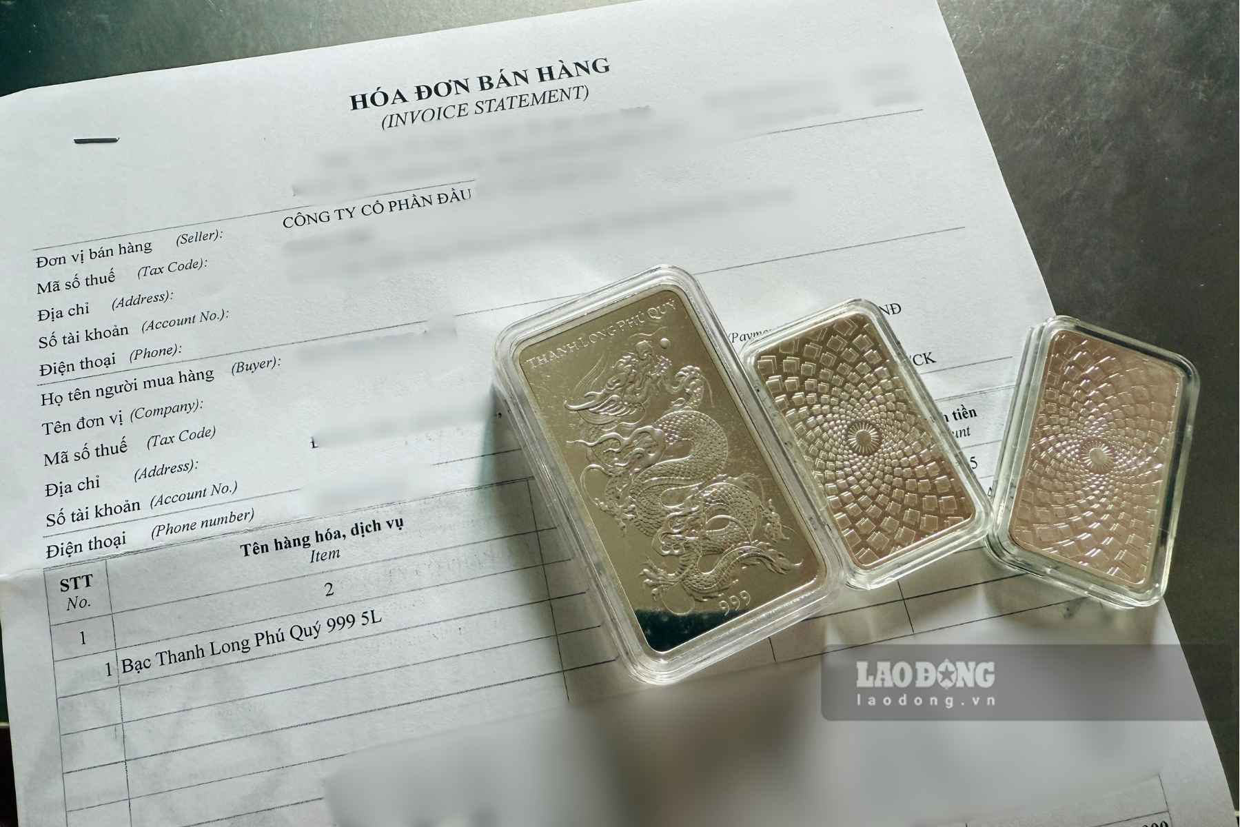 Silver prices fall, buyers consider before continuing to accumulate. Photo: Phuong Anh