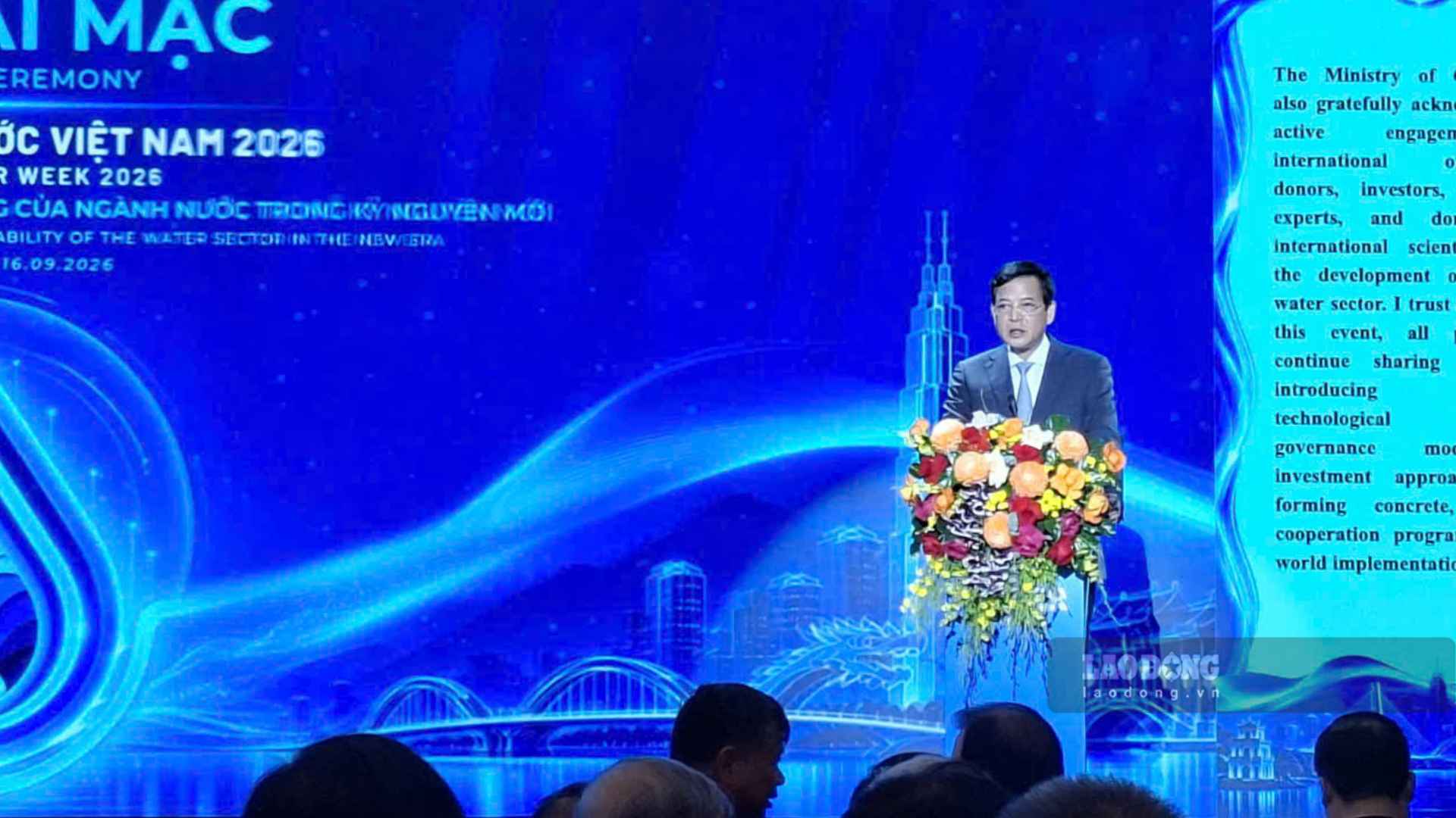 Mr. Bui Xuan Dung - Deputy Minister of Construction emphasized that the water sector must improve service quality, management efficiency, ensure operation and proactively adapt to risks. Photo: Thach Lam