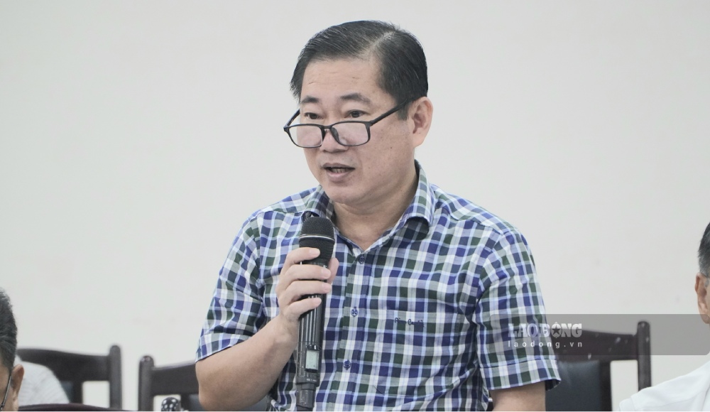 Mr. Ngo Tran Nguyen, Head of the Civil Servants and Public Employees Department of An Giang Provincial Department of Home Affairs, informed about the results of reviewing cases of resignation according to Decree 178. Photo: Nguyen Anh