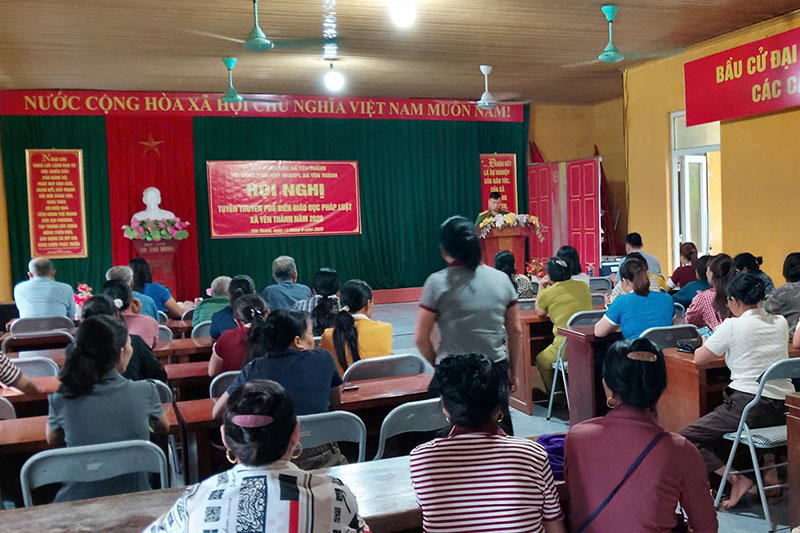 Công an xã Yên Thành (Lào Cai) phối hợp tổ chức buổi tuyên truyền tại thôn Phú Mỹ. Ảnh: Cổng TTĐT Công an tỉnh Lào Cai