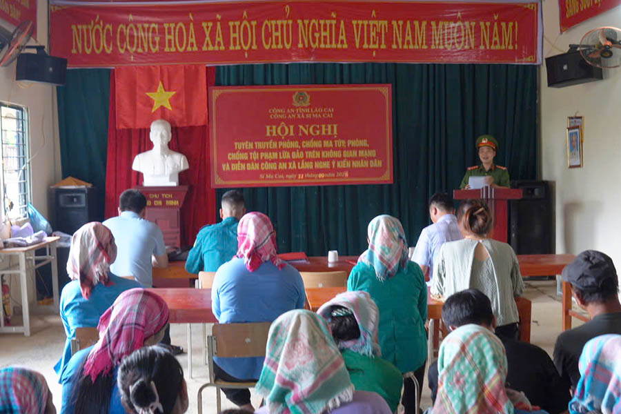 La Policía Provincial de Lao Cai organiza la propaganda, la difusión y la educación jurídica para la población de la zona. Foto: Portal de Información Electrónica de la Policía Provincial de Lao Cai