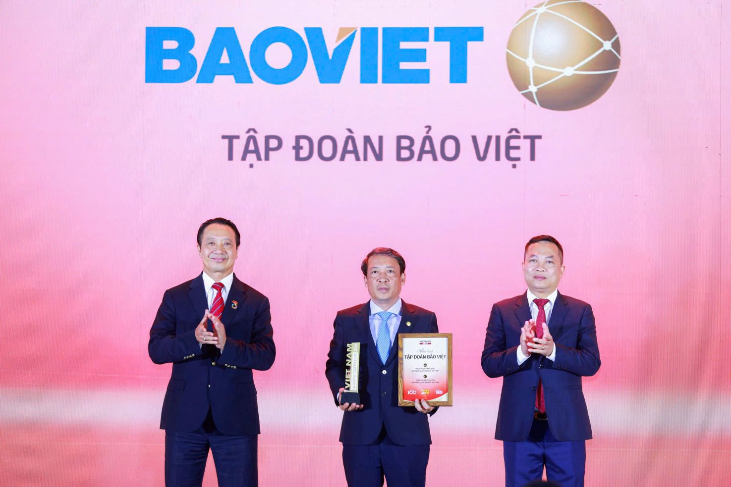 Bao Viet Group (BVH) es honrada en el Top 100 de empresas estatales que más contribuyen al presupuesto de Vietnam en 2026 (STATE 100). Foto: TĐBV