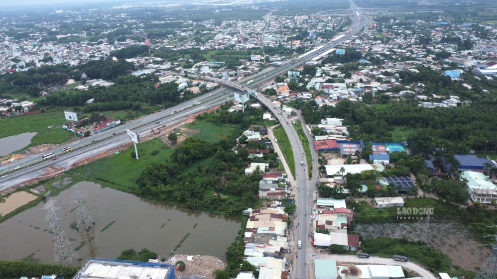 The Ho Chi Minh City - Long Thanh expressway expansion project passes through 3 communes and wards of Dong Nai City. Photo: HAC