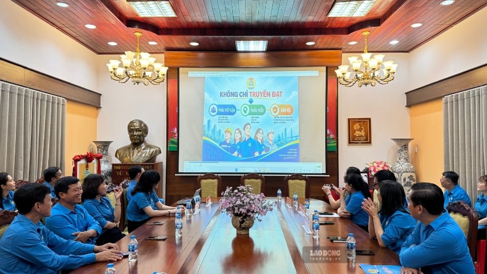 Toàn cảnh buổi sinh hoạt chuyên đề quý III năm 2026 của Chi bộ Công đoàn Liên đoàn Lao động tỉnh Vĩnh Long. Ảnh chụp ngày 16.9.2026 tại Khu lưu niệm Cố Thủ tướng Chính phủ Võ Văn Kiệt. Ảnh: Hoàng Lộc