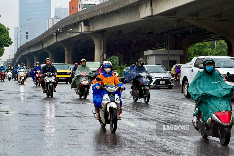 This morning (September 16), Hanoi continued to record moderate to heavy rain. Photo: Vu Linh