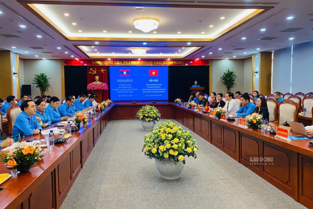 Hội đàm và trao đổi kinh nghiệm giữa Liên đoàn Lao động tỉnh Sơn La và Liên hiệp Công đoàn 4 tỉnh nước CHDCND Lào. Ảnh: Trường Sơn