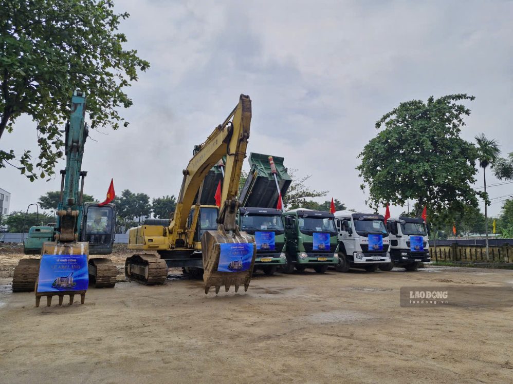 Equipment, machinery and construction forces are ready to start construction of Le Kim Lang Social Housing Project. Photo: Nguyen Linh taken on September 16