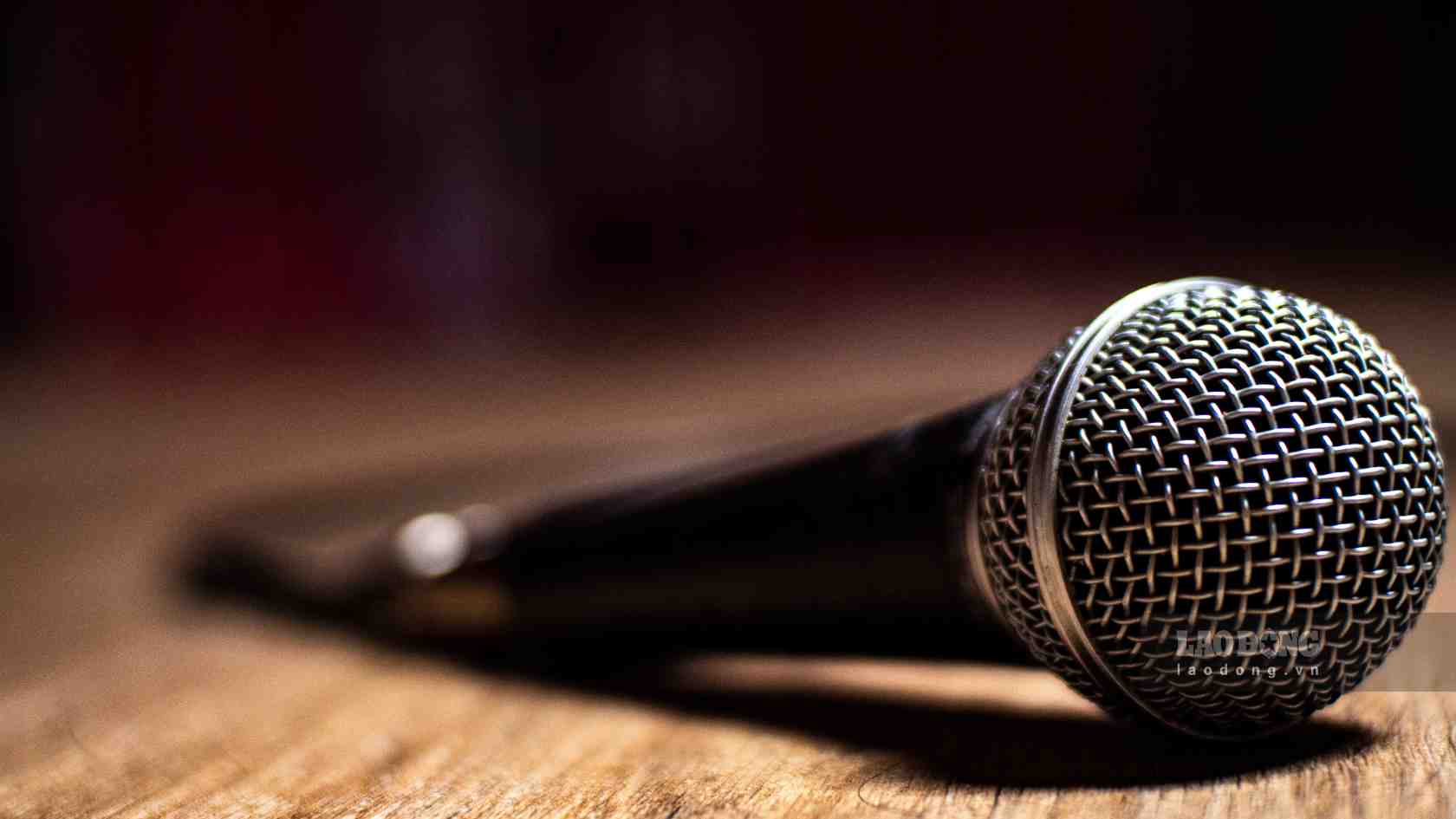 Throughout 15 years of living together, the wife's trust in her husband collapsed when she learned that her husband went to karaoke with a waitress and intended to divorce. Photo: Ha My