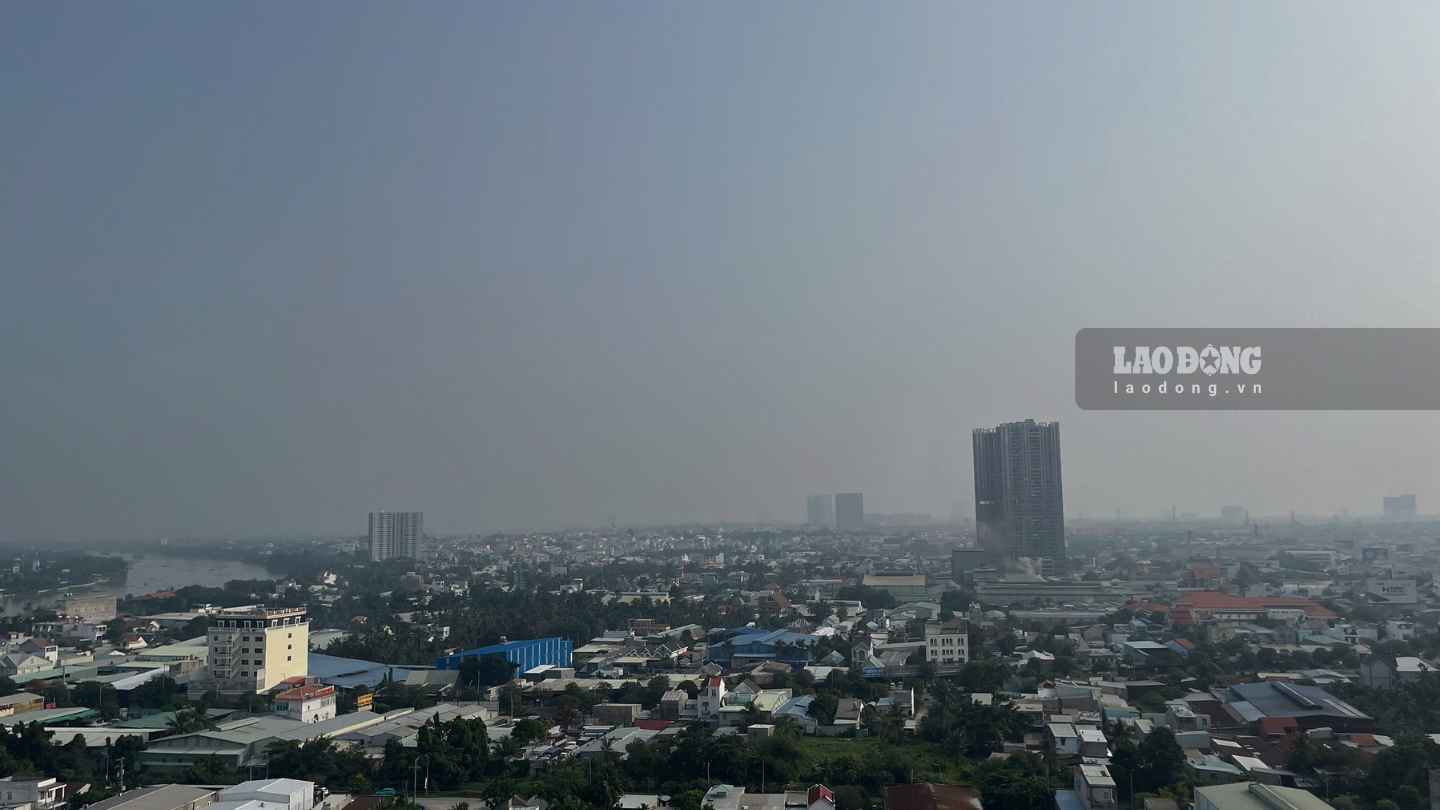 Long-term vision in Ho Chi Minh City slightly decreased on September 16. Photo: Ha May