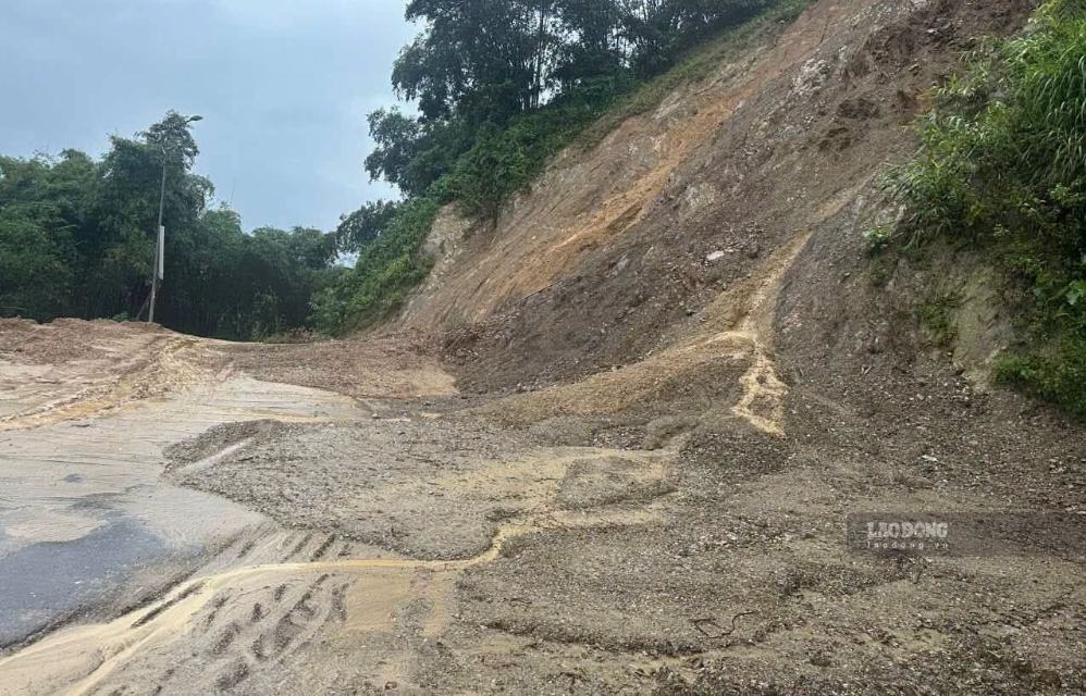 Landslide due to rain and floods in the Chenh abyss, Linh Son commune (former Lang Chanh district). Photo taken on the morning of September 16. Photo: Tran Lam