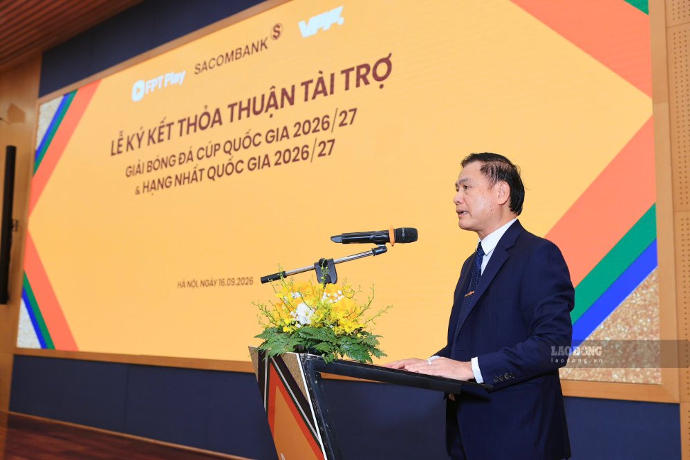Ông Trần Anh Tú - Phó Chủ tịch VFF, Chủ tịch HĐQT Công ty VPF phát biểu. Ảnh: Minh Cường