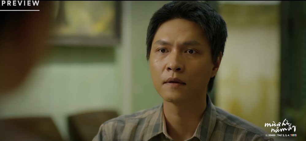 Khánh ngỡ ngàng khi bị bà Ngọc nói thằng việc đừng gặp gỡ Phương trong tập 18 phim “Mùa hè năm ấy“. Ảnh: VFC