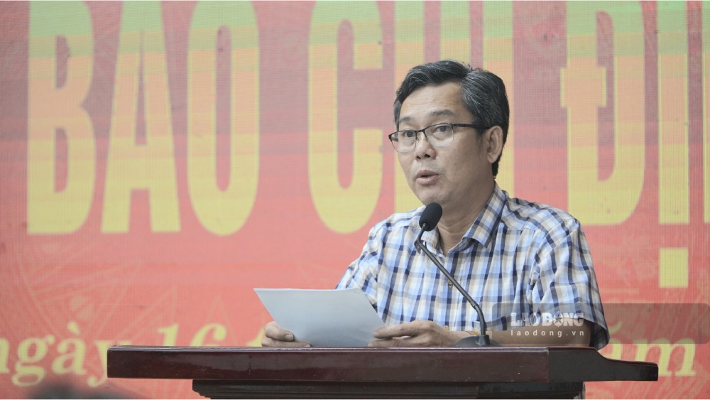 Ông Lương Huy Khanh, Quyền Chi cục trưởng Chi cục Thủy lợi thông tin tại cuộc họp. Ảnh: Nguyên Anh