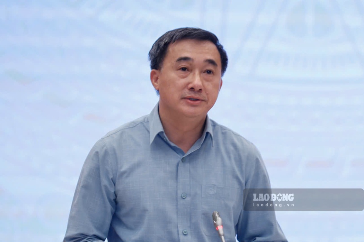 Deputy Minister of Health Tran Van Thuan at the regular government press conference in 2025. Photo: Pham Dong