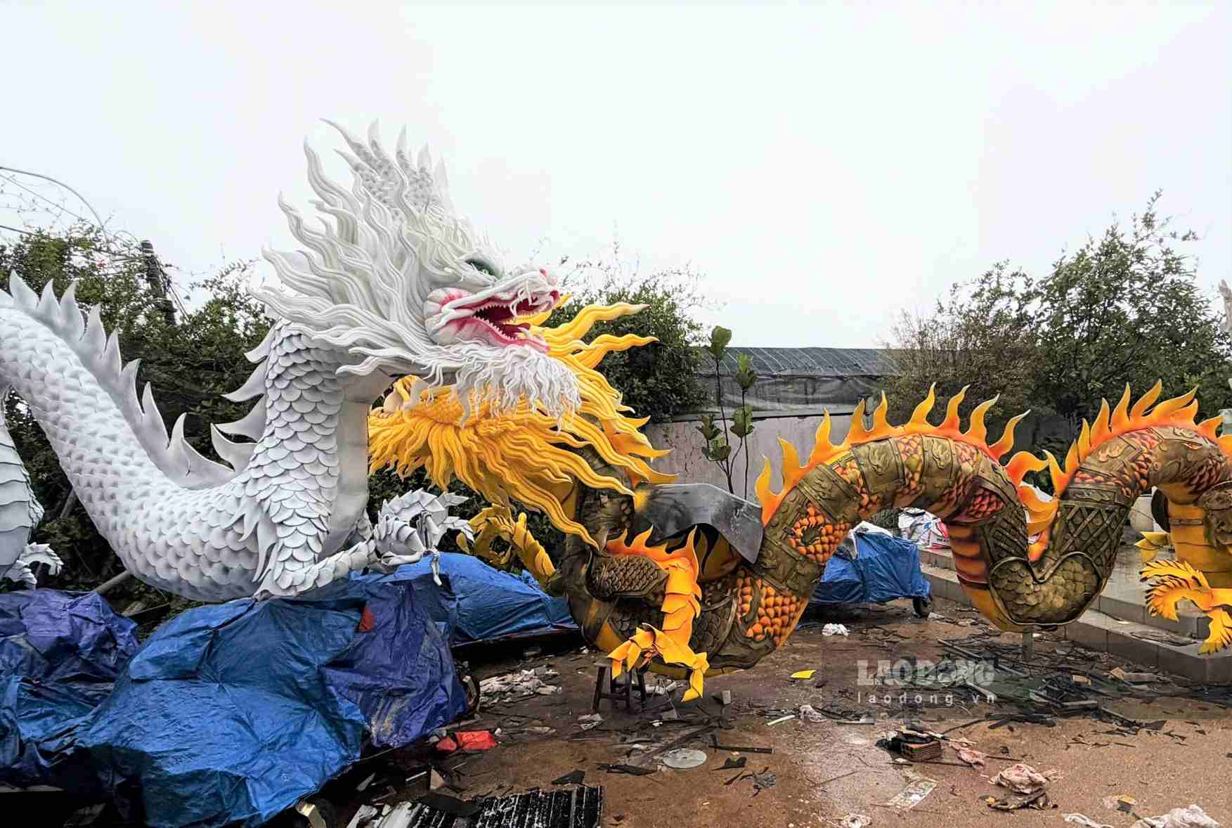 Large lion, dragon and lantern models will appear in the Mid-Autumn Festival lantern procession festival in Da Lat (photo taken on September 15). Photo: Lich Ngo