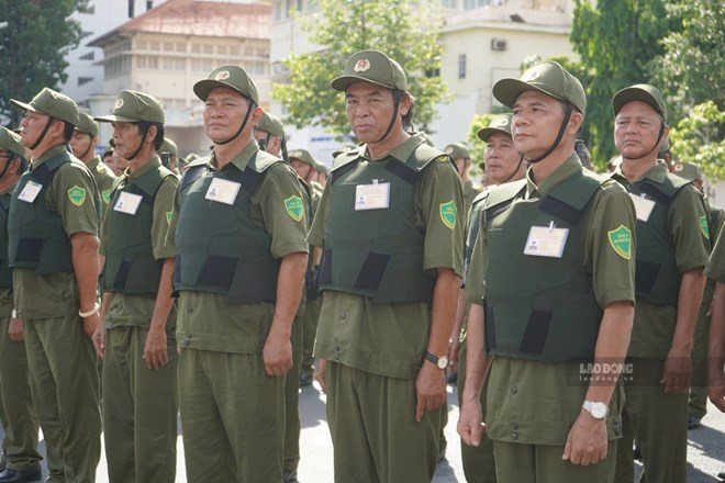 The monthly regular support level for members of forces participating in protecting security and order at the grassroots level in Ho Chi Minh City is 6 million VND/person/month. Photo: Minh Quan