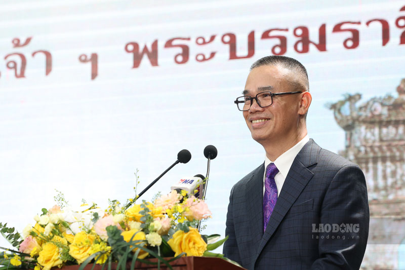 PGS.TS Nguyễn Văn Trào, Hiệu trưởng Trường Đại học Hà Nội bày tỏ niềm vinh dự của nhà trường khi đón tiếp Nhà vua Thái Lan và Hoàng hậu. Ảnh: Hải Nguyễn