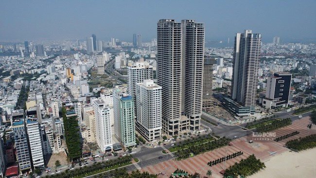 Da Nang city puts many headquarters and public land locations into exploitation for rent. Photo: Nguyen Linh taken in 2025