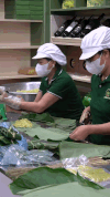 Những ngày tất bật ở xưởng cốm Hà Nội.