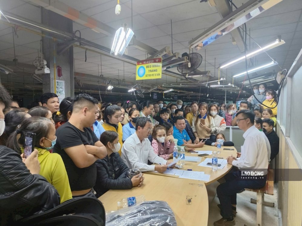 Cơ quan chức năng Đà Nẵng đối thoại, lắng nghe tâm tư NLĐ bị nợ BHXH ở Công ty TNHH May Minh Hoàng 2. Ảnh: Nguyễn Hoàng