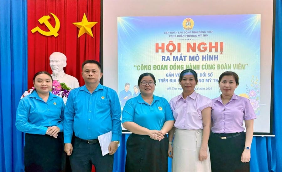My Tho ward grassroots trade union launches the Trade Union model accompanying union members. Photo: Provided by Dong Thap Provincial Labor Federation