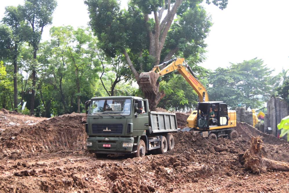 Hơn 500m³ đất được xử lý trong ngày 16.9 để phục vụ công tác tìm kiếm.
