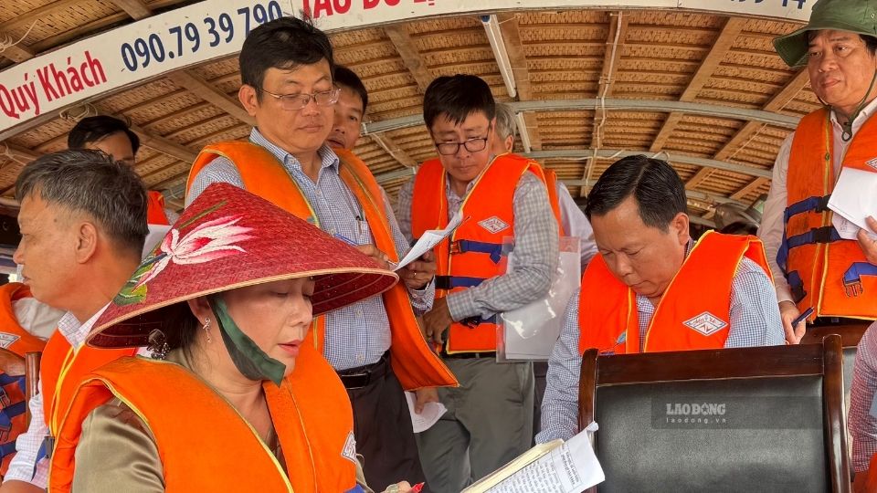 Đoàn công tác UBND tỉnh Vĩnh Long kiểm tra tiến độ dự án và ghi nhận các khó khăn, vướng mắc thực tế. Ảnh chụp ngày 16.9.2026, Chủ tịch UBND tỉnh khảo sát các công trình trọng điểm của tỉnh. Ảnh: Hoàng Lộc