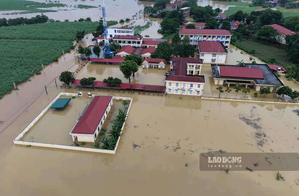 Many areas and roads in Kim Tan commune, Thanh Hoa province are deeply flooded due to rising floodwaters of the Buoi River. Photo: Quach Du (taken on September 16, 2026)