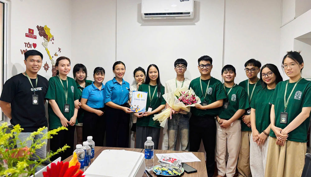 Dien Ban Ward Trade Union, Da Nang established the grassroots Trade Union of Nha Lua Trading and Fashion Co., Ltd. with 21 union members. Photo: Dien Ban Trade Union