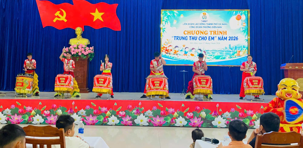Da Nang Trade Union will present 8,000 Mid-Autumn gifts to children of workers in difficult circumstances (photo is Dien Ban Ward Trade Union organizing the "Mid-Autumn Festival for Children" program in 2026). Photo: Dien Ban Trade Union