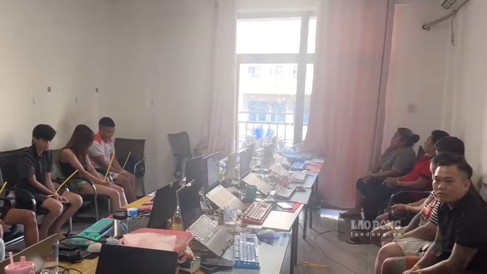 Hiện trường thời điểm Ban chuyên án đột kích ngày 12.9. Ảnh: Lâm Bùi