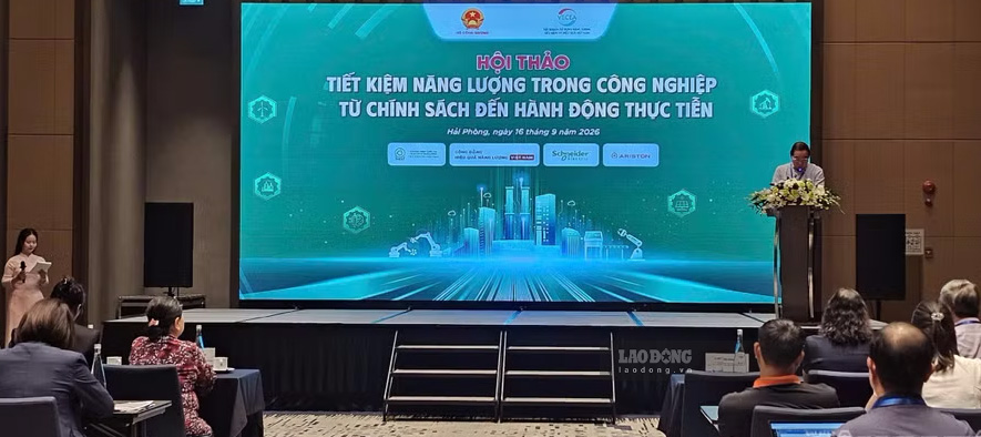 Các đại biểu tham dự Hội thảo “Tiết kiệm năng lượng trong công nghiệp: Từ chính sách đến hành cộng thực tiễn“. Ảnh: Mai Chi