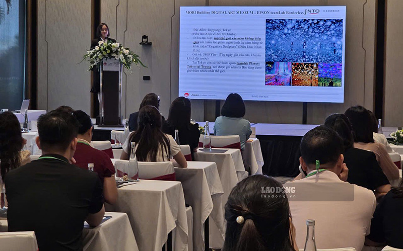 Delegates listen to introductions about Japanese tourism. Photo: Mai Chi
