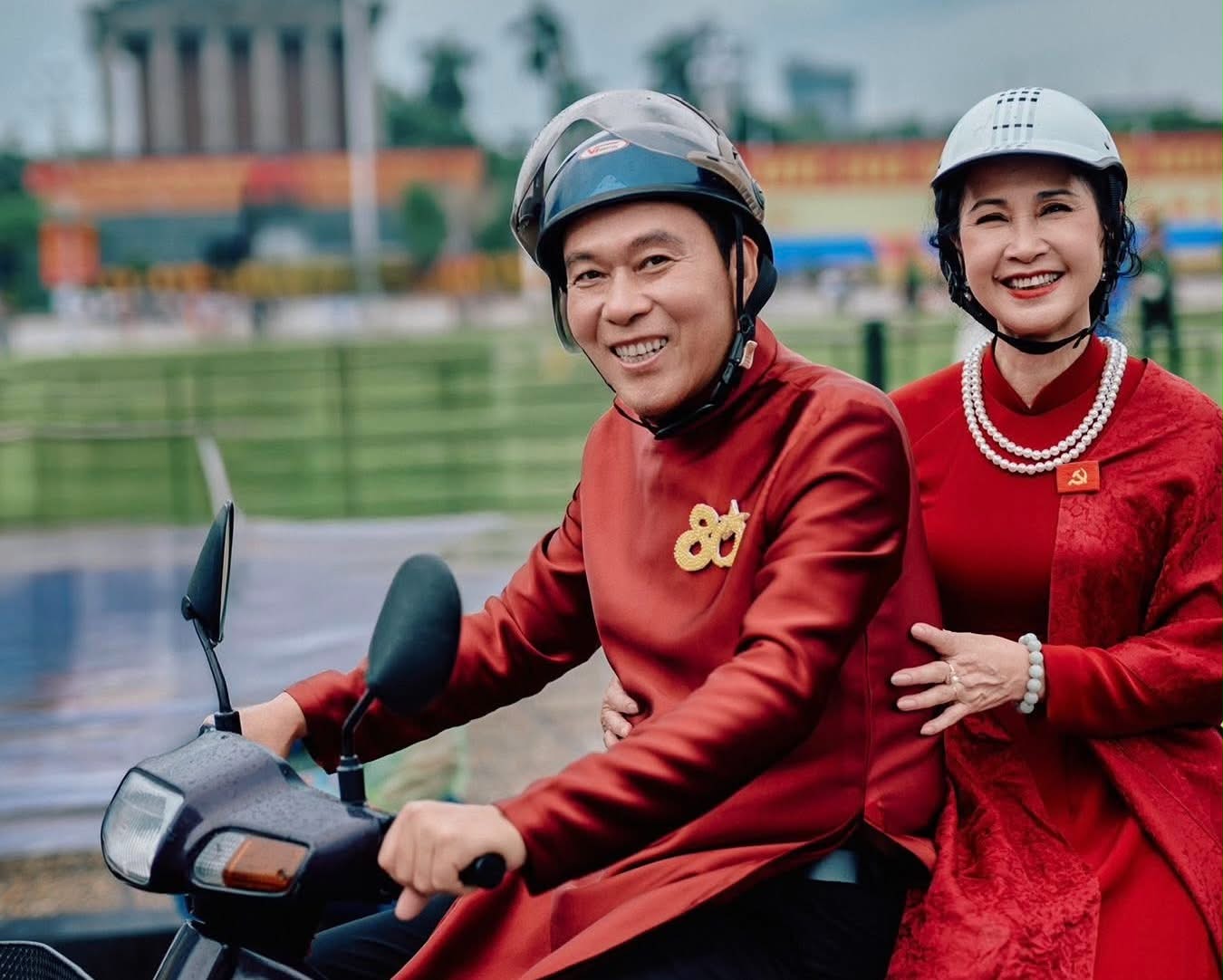 Meritorious Artist Do Ky and his wife Lan Huong. He currently receives a pension of nearly 10 million VND/month. Photo: VTV