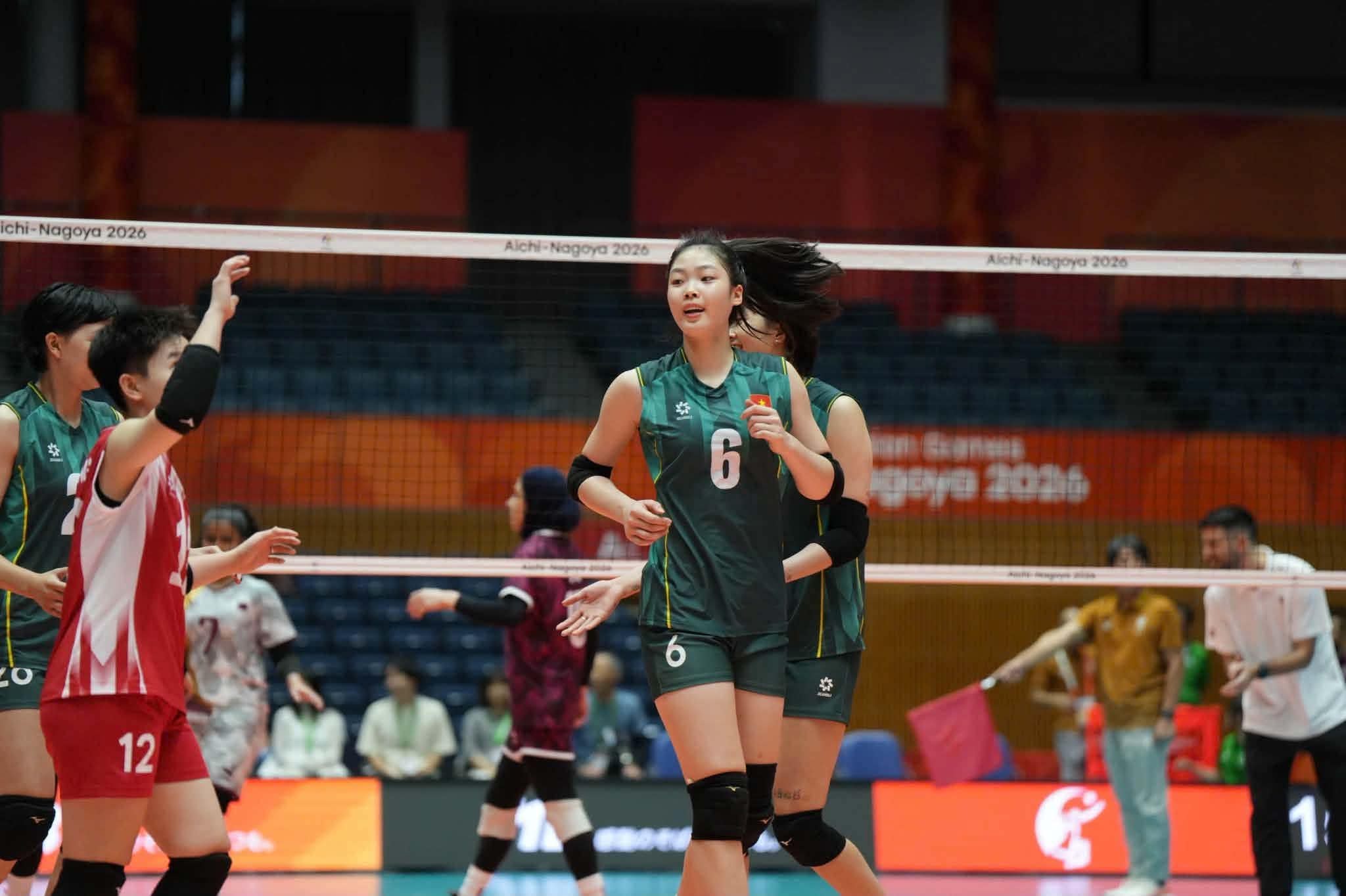 Vietnamese women's volleyball team meets Hong Kong (China) in the 2nd match of ASIAD 20. Photo: VFV