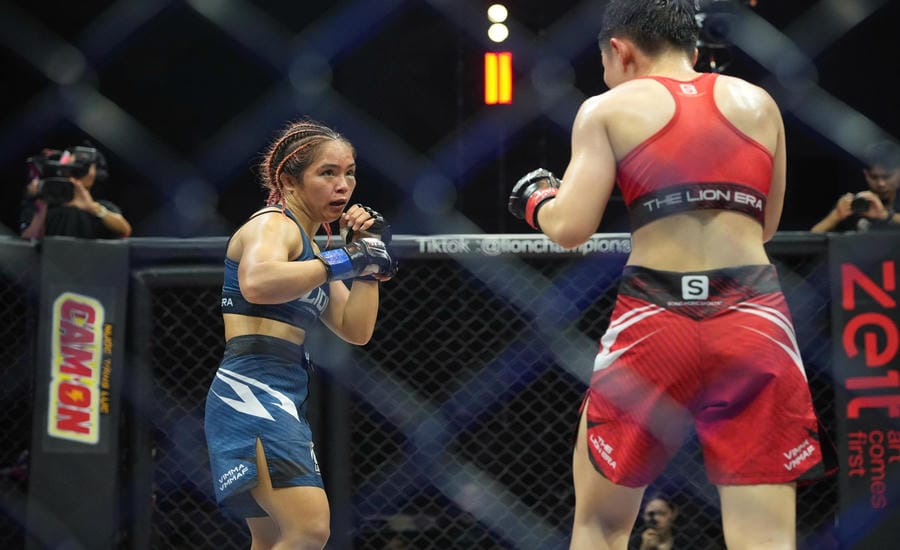 Lo Thi Phung (left) participates in ASIAD for the first time. Photo: Vietnam General Martial Arts Federation - VMMAF