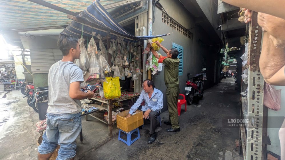 Hiện trường vụ cháy tại căn nhà nằm trong hẻm sâu đường Phạm Hữu Chí. Ảnh chụp ngày 17.9. Ảnh: Anh Tú