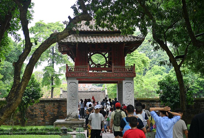 Van Mieu - Quoc Tu Giam is already crowded on weekdays, even more crowded on festival days.