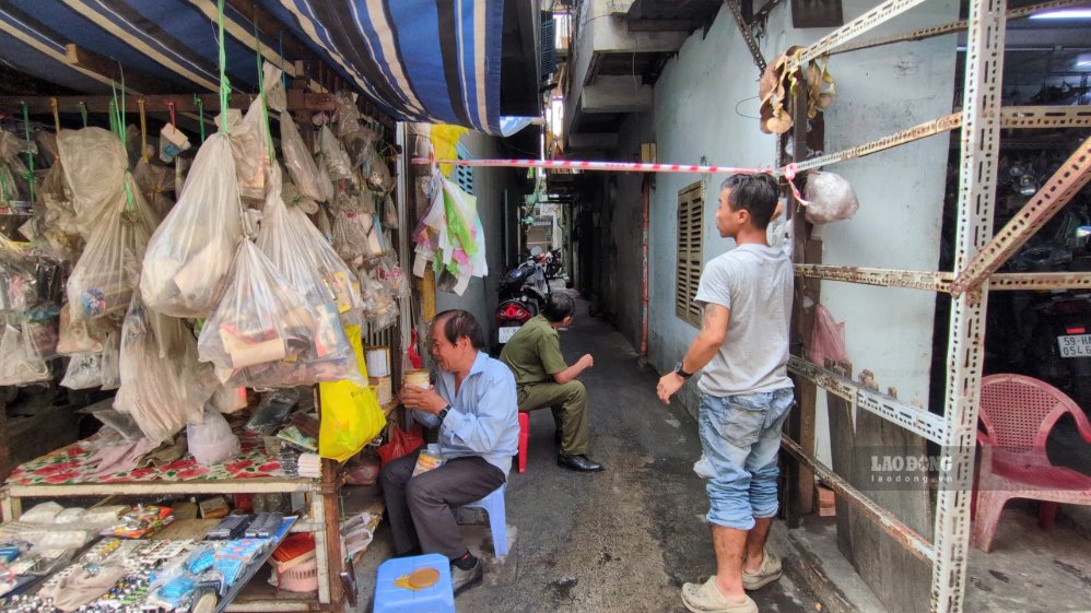 Hiện trường vụ cháy ngày 17.9 đang được lực lượng chức năng phong tỏa để điều tra. Ảnh: Anh Tú