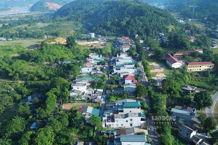 Ngoài nhu cầu việc làm, người dân địa phương quan tâm đến phương án tái định cư khi thực hiện Khu công nghiệp Bản Qua. Ảnh: Đinh Đại