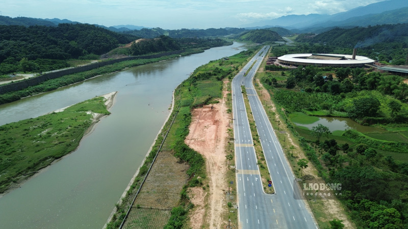 Hạ tầng giao thông của Bát Xát ngày càng đồng bộ, giúp việc phát triển công nghiệp thuận lợi hơn. Ảnh: Đinh Đại