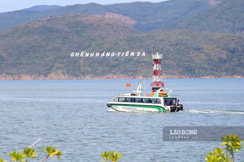 クイニョン、ザライ海域での水路による旅客輸送活動(6月15日撮影)。写真:ホアイ・フオン