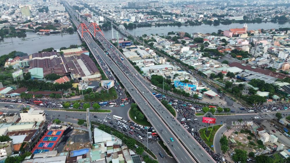 Metro No. 6 will go underground under Pham Van Dong street. Photo: Anh Tu