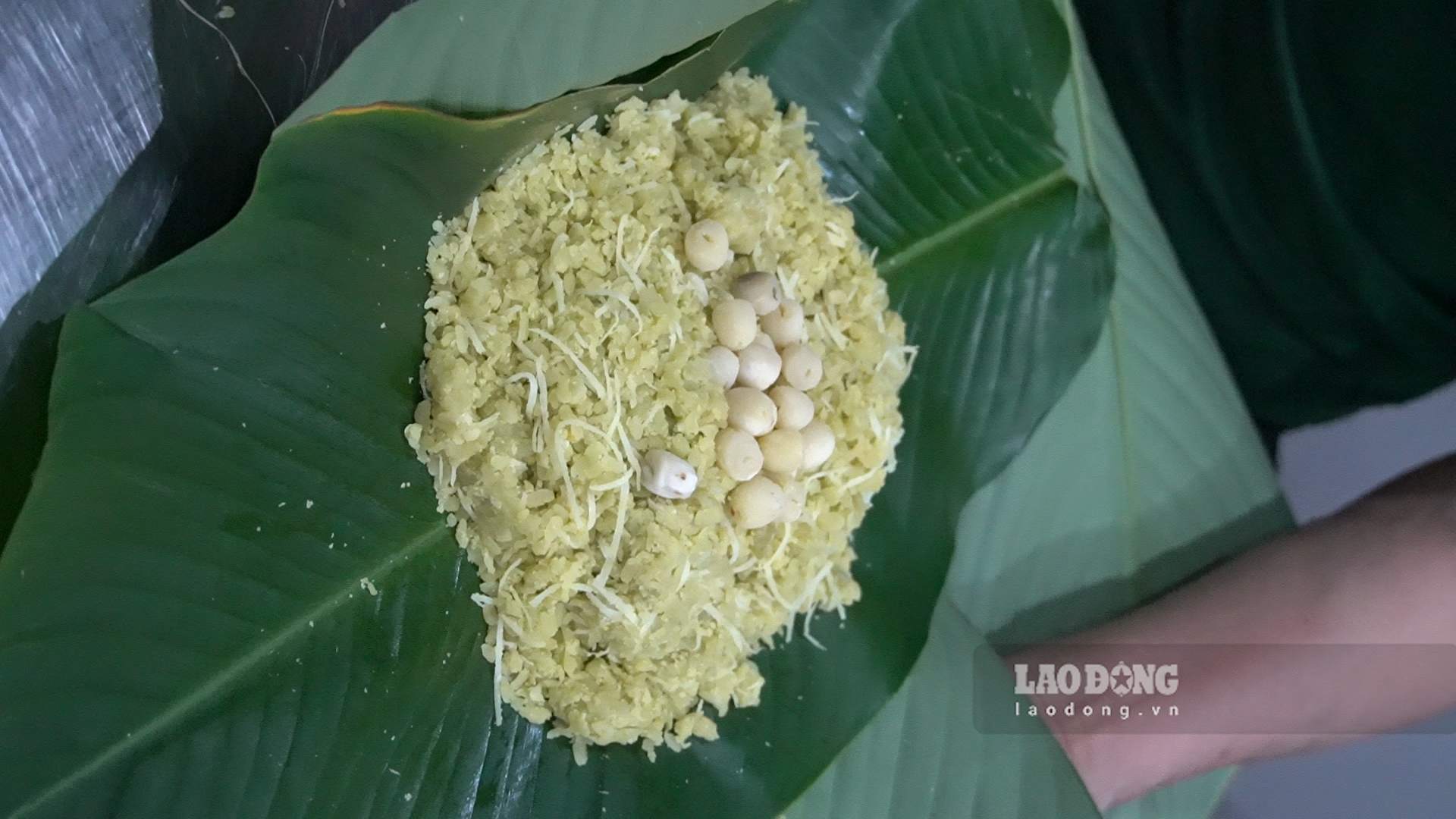 Cốm có hai vụ chính là vụ chiêm và vụ mùa, nhưng theo bà Ngô Thị Thức, cốm vụ mùa, vào thời điểm chớm thu, vẫn được nhiều người ưa chuộng. Ảnh: An Phương