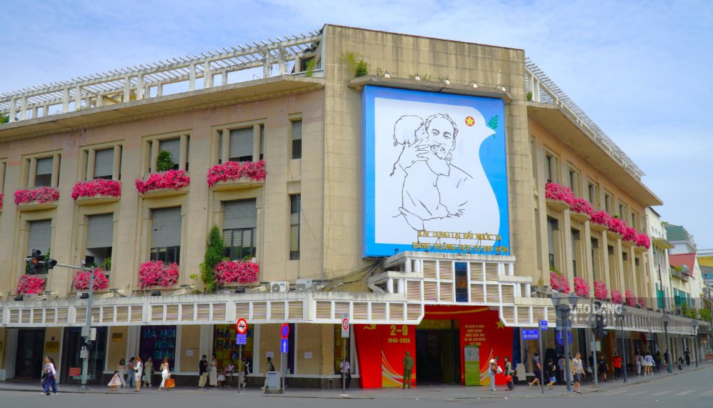 Building 93 Dinh Tien Hoang - architectural highlight around Hoan Kiem Lake. Photo: Minh Chinh